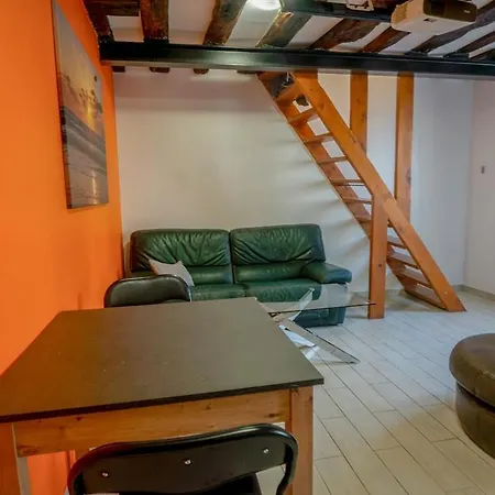 Cosy Smart And Modern Centre Apartment